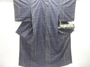 未使用品　縞によろけ横段模様織り出し本場泥大島紬着物(9マルキ)